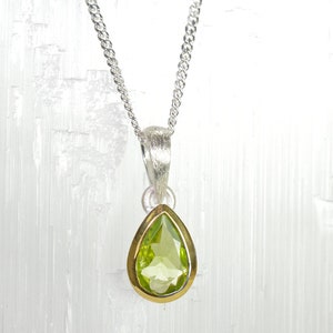 Peridot Kette-925 Silber kleiner Anhänger grün Edelstein Tropfen grüner Stein