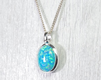 Collar de plata con colgante de ópalo
