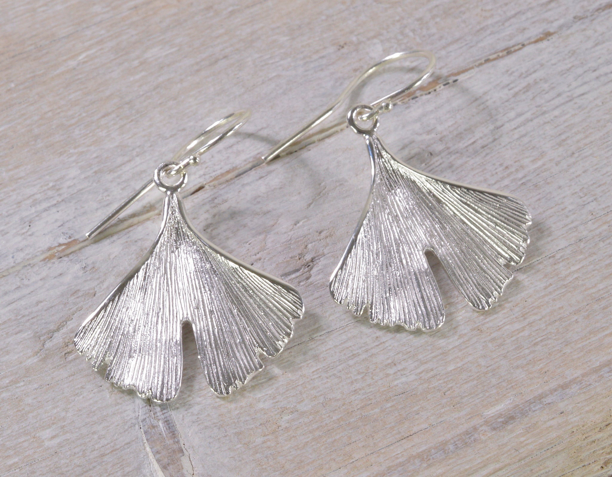アクセサリー Mame Botanical Leaf Asymmetry Earring mame Botanical Leaf Asymmetry Earring