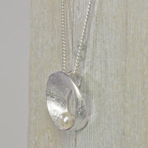 sterling silver necklace with a pearl image 3
