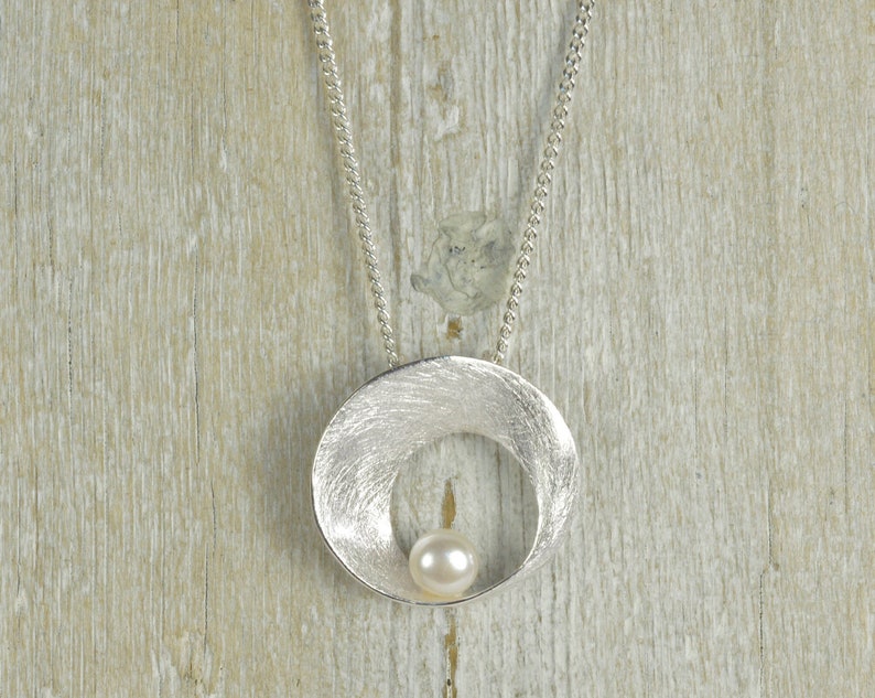 sterling silver necklace with a pearl image 1