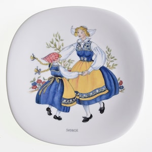 Rorstrand Sweden &quot;Sverigedrakten&quot; Swedish National Costume Plate (JL 0682)