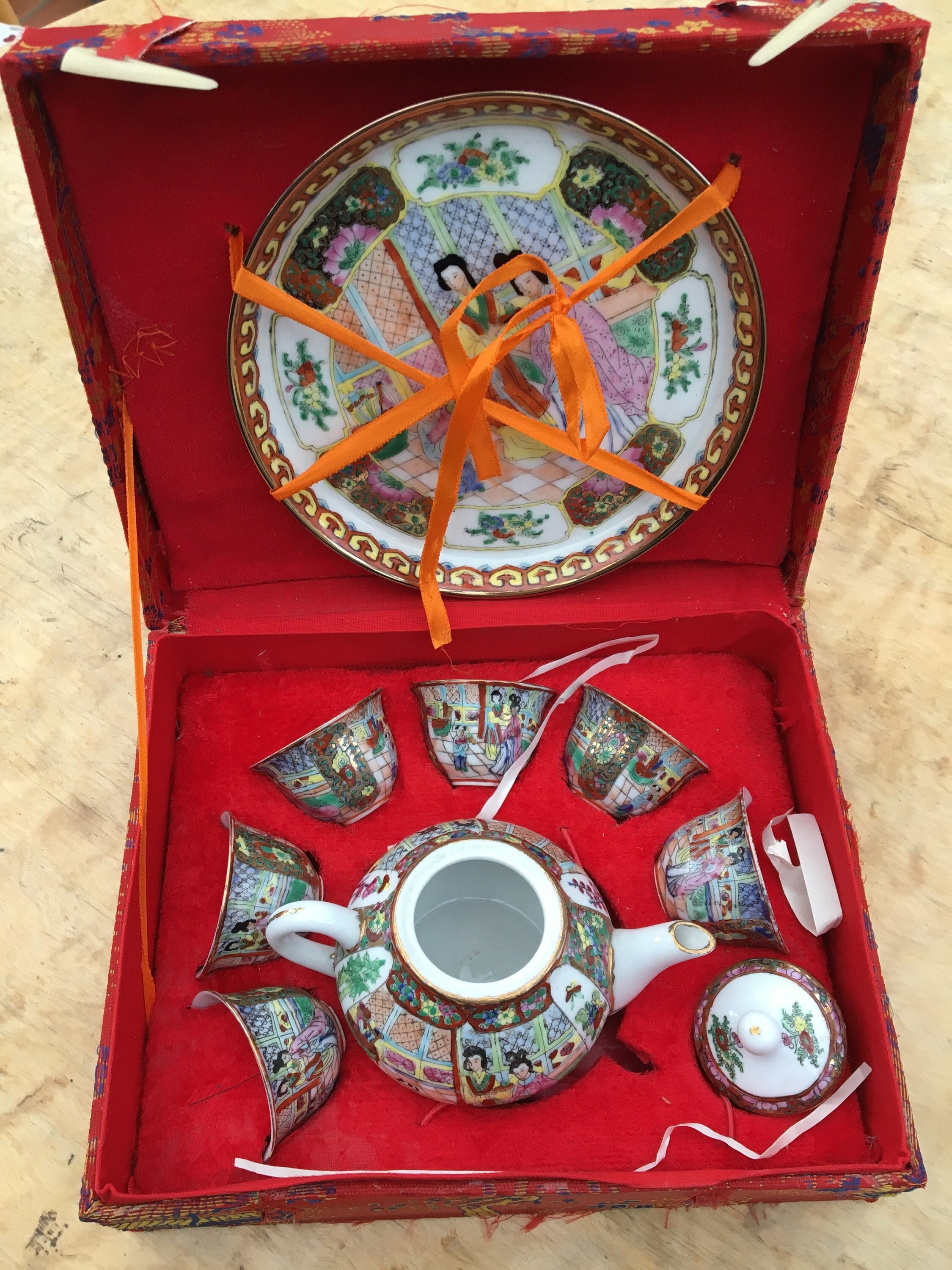 Coffret De Tasses Miniatures Anciennes - Porcelaine De Chine Signée Motif Floral Vert