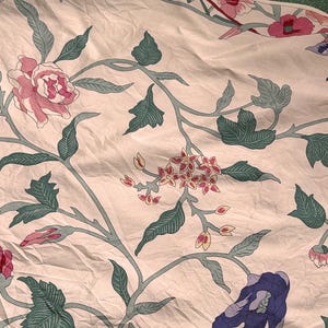 Puede incluir: Un letrero de madera r&uacute;stica con la frase "Welcome to our home" en letras blancas. El letrero presenta un acabado envejecido y un dise&ntilde;o sencillo, ideal para la entrada.