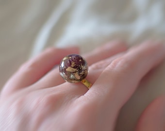 Romantic Natural Flower Resin Ring, Sphere Magical purple ring, Real Flower ring, Nature jewelry, Botanical jewelry, Floral gold flakes ring
