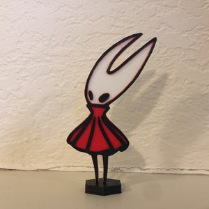 Hohler Ritter Hornet Figurenständer - 3D Gedruckte Figur, Gaming Schreibtisch Zubehör, Spielzimmer Dekor