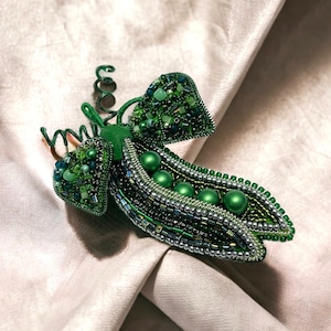Embroidery green brooches  Voluminous peas hand embroidery Beaded brooch Needle brooch Floral jewelry Gift for plant lover Botanical gift