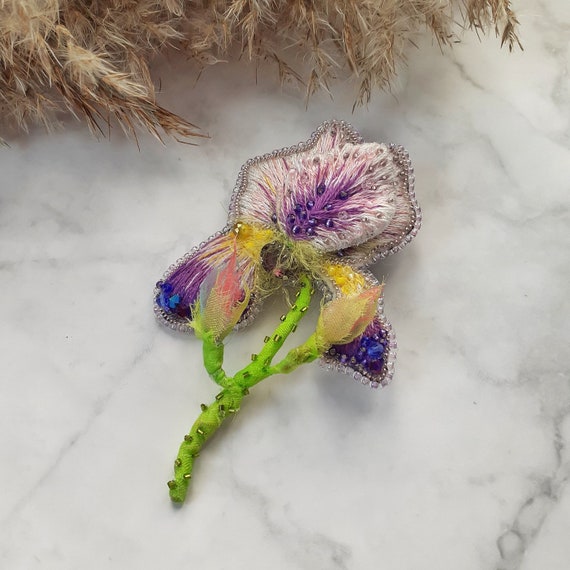 Iris Flower Brooch Voluminous Flower Hand Embroidery Embroidery