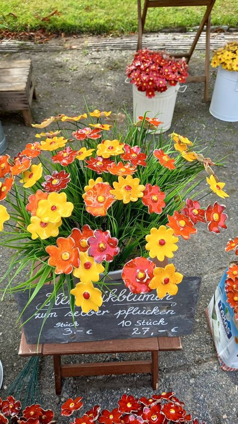 12 fleurs en céramique mix rouge/jaune/orange image 3
