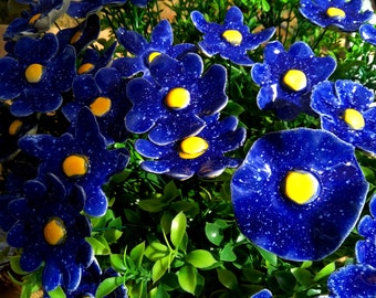 10 ceramic flowers in blue