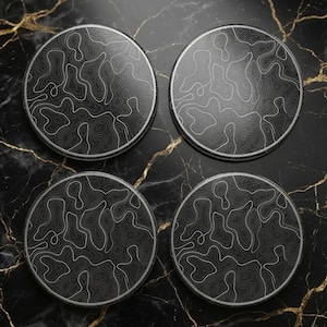 Ensemble de sous-verres topographiques 10 cm en céramique antidérapante avec dos en liège - Topographie | Carte | Motif exploration | Cadeau pour homme