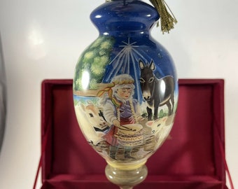NeQwa Standard Brilliant Shaped Glass Ornament with Classic Hanging Stand Madonna and Child Artist Dona Gelsinger 7181118