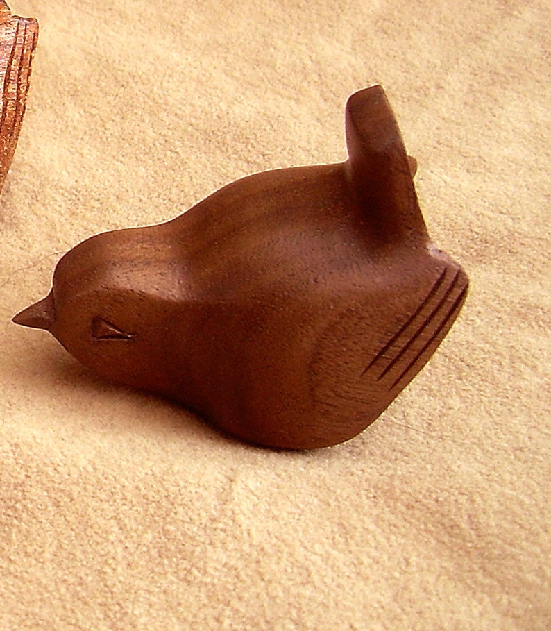 Wren, senstively carved in quality wood image 4