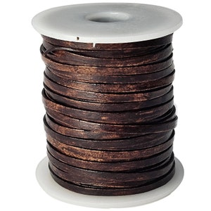 Flaches Lederband mit einer Breite von 3 mm und einer Dicke von ca. 1 mm. Ideal zum Basteln, für die Schmuckherstellung und fürs kreative Lederhandwerk