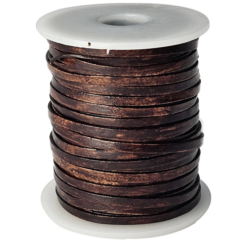 Flaches Lederband mit einer Breite von 3 mm und einer Dicke von ca. 1 mm. Ideal zum Basteln, für die Schmuckherstellung und fürs kreative Lederhandwerk