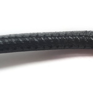 Rund gesäumte Lederschnur in Schwarz – Durchmesser: ca. 4 mm mit weichem Baumwollkern