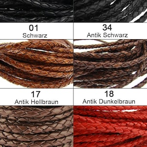 Puede incluir: Una selección de cordones de cuero trenzados en varios colores, incluyendo negro, marrón, rojo y tonos antiguos. Los cordones están etiquetados con números y nombres en alemán, como "Schwarz" (negro) y "Antik Hellbraun" (marrón claro antiguo).