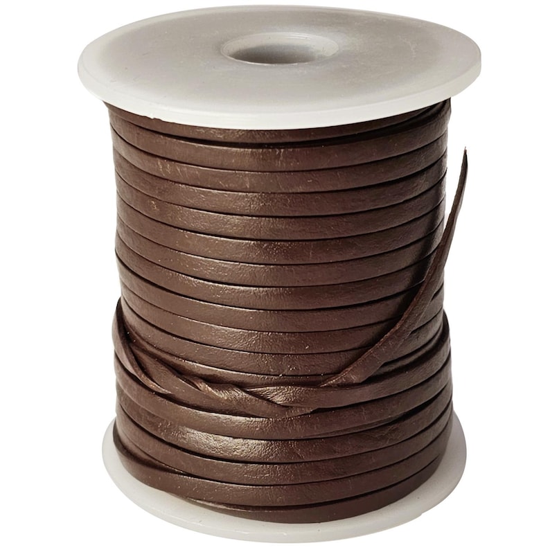 Flaches Lederband mit einer Breite von 3 mm und einer Dicke von ca. 1 mm. Ideal zum Basteln, für die Schmuckherstellung und fürs kreative Lederhandwerk