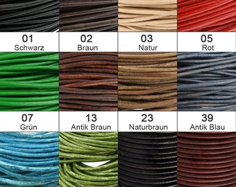 Puede incluir: Una tabla que muestra diferentes colores de cordón de cuero. Los colores incluyen negro, marrón, natural, rojo, verde, marrón antiguo, marrón natural, azul antiguo, azul de malla, verde de malla, negro antiguo y marrón rojo antiguo.