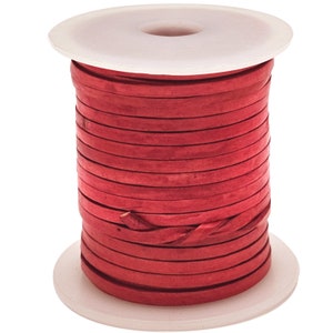 Flaches Lederband mit einer Breite von 3 mm und einer Dicke von ca. 1 mm. Ideal zum Basteln, für die Schmuckherstellung und fürs kreative Lederhandwerk