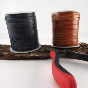 Flaches Lederband mit einer Breite von 5 mm und einer Dicke von ca. 1,5 mm. Ideal zum Basteln, für die Schmuckherstellung und fürs kreative Lederhandwerk