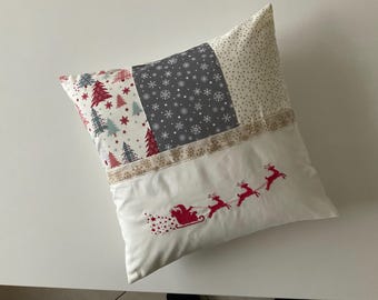 Weihnachtskissen bestickt
