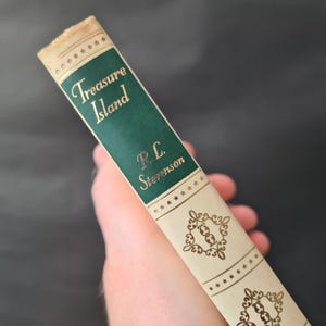 Treasure Island by Robert Louis Stevenson, Published by Thomas Nelson Circa. 1950s/1960s, Vintage Decorative Treasure Island Book