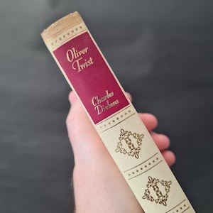Oliver Twist by Charles Dickens, Published by Thomas Nelson Circa. 1950s/1960s, Vintage Decorative Oliver Twist Book