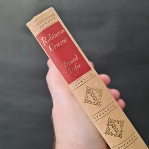 Robinson Crusoe by Daniel Defoe, Published by Thomas Nelson Circa. 1950s/1960s, Vintage Decorative Robinson Crusoe Book