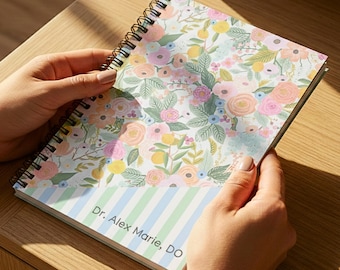 Cuaderno espiral personalizado, regalo para ella, diario personalizado, papel rayado, papelería floral, texto personalizado con flores, 6 x 8, lindo cuaderno rosa