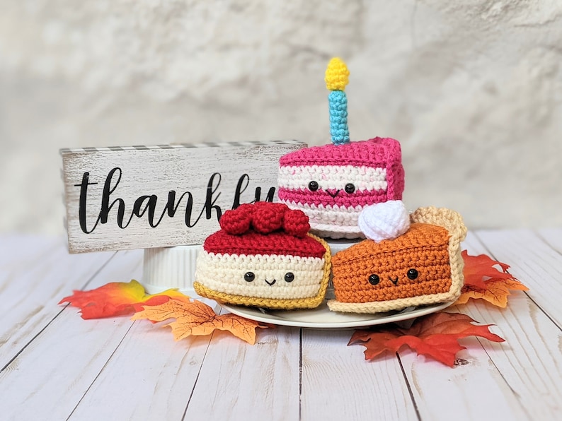 HAAKPATROON: Pompoentaart Play Food, Thanksgiving Amigurumi downloadbaar PDF-patroon, herfstdecor haakpatroon, schattige Kawaii pluche afbeelding 6