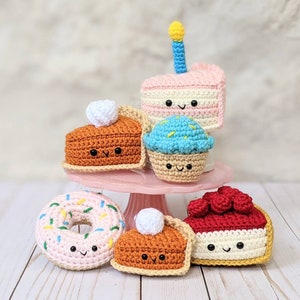 WZÓR NA SZYDEŁKO: Deserowe jedzenie do zabawy - Tort urodzinowy, sernik, pączek, ciasta dyniowe, babeczki, wzór do pobrania na jarmark rzemieślniczy Amigurumi