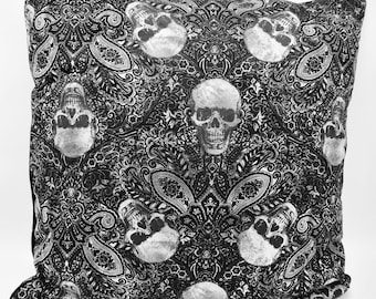 Cushion cover "Heavy metal" for filling cushion 40 x 40 cm with bandana pattern and skulls