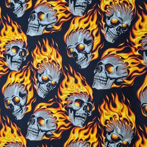 Gruseliger Alexander Henry Baumwollstoff Motiv: Hotheads orange