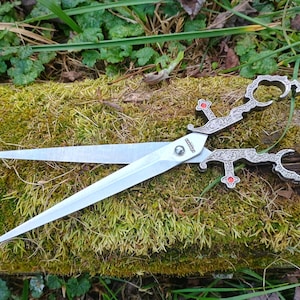 Athame, Scissor for the Stitch Witch