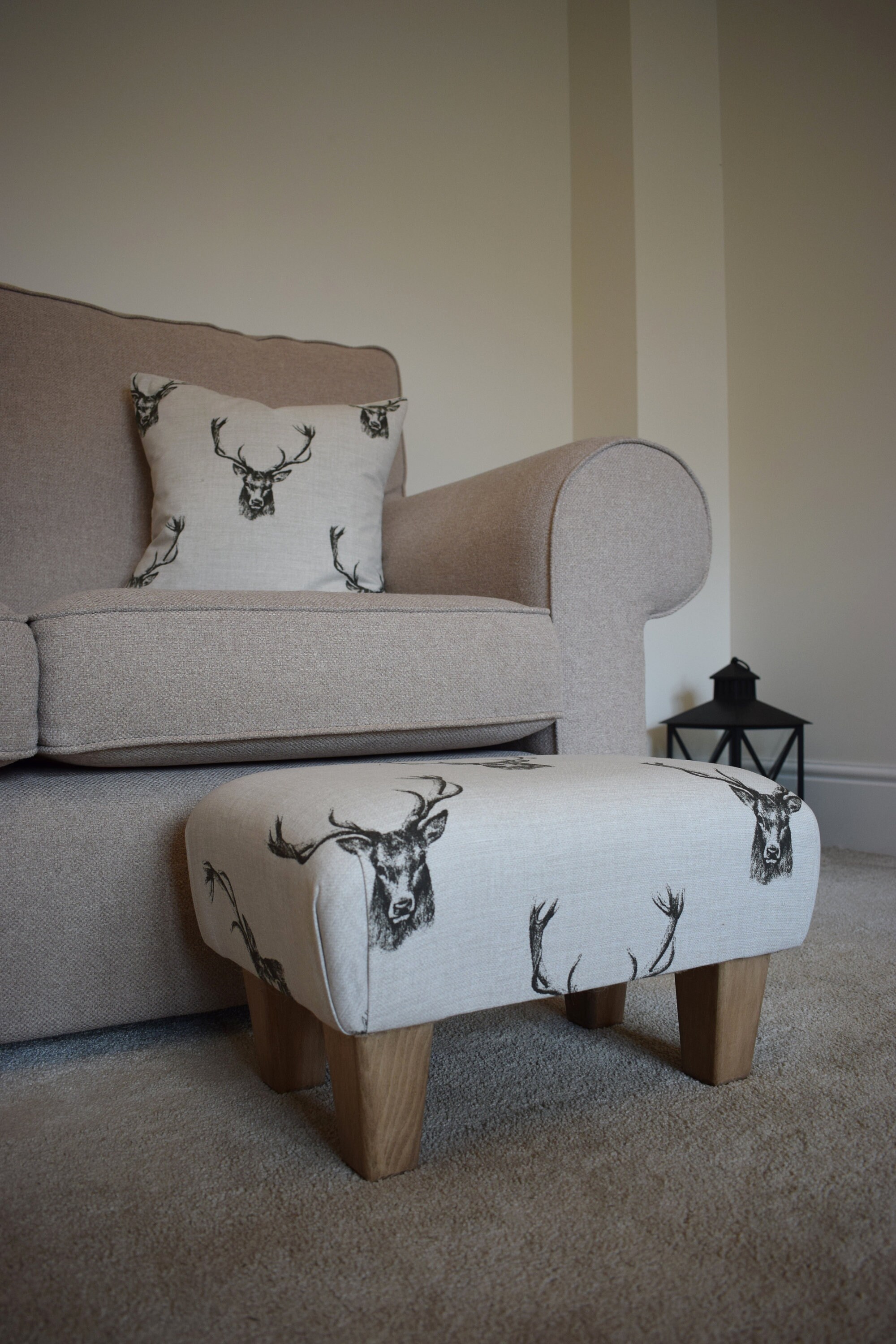 Stag Pattern Footstool Small Stag Head Footstool - Straight Waxed Legs - 46cm X 31cm X 27cm ...