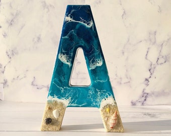 Wybierz dowolną literę 8-calowa wolnostojąca litera z żywicy plażowej | Spersonalizowana dekoracja stołu w stylu nadmorskim