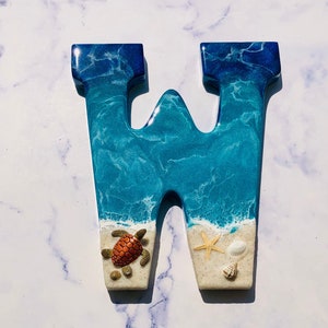 Regalo personalizado / Arte de pared de tortuga marina / Tortuga marina de resina / Decoración costera / Letras de resina / Corona / Decoración de playa de tortuga marina de resina / Regalo hecho a mano