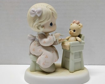 1994 Precious Moments Members Only "Sharing" Figurine #PM942 with box