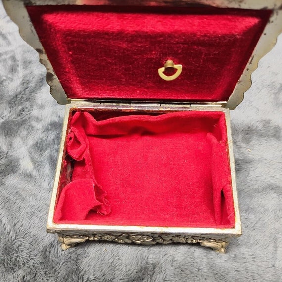 Vintage Jewelry Casket 1950s Repousse Motif Roses… - image 6