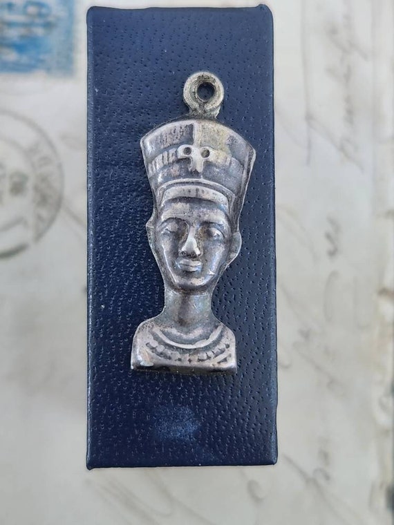 Antique 1920s Silver Egyptian Revival Pharoah Pend