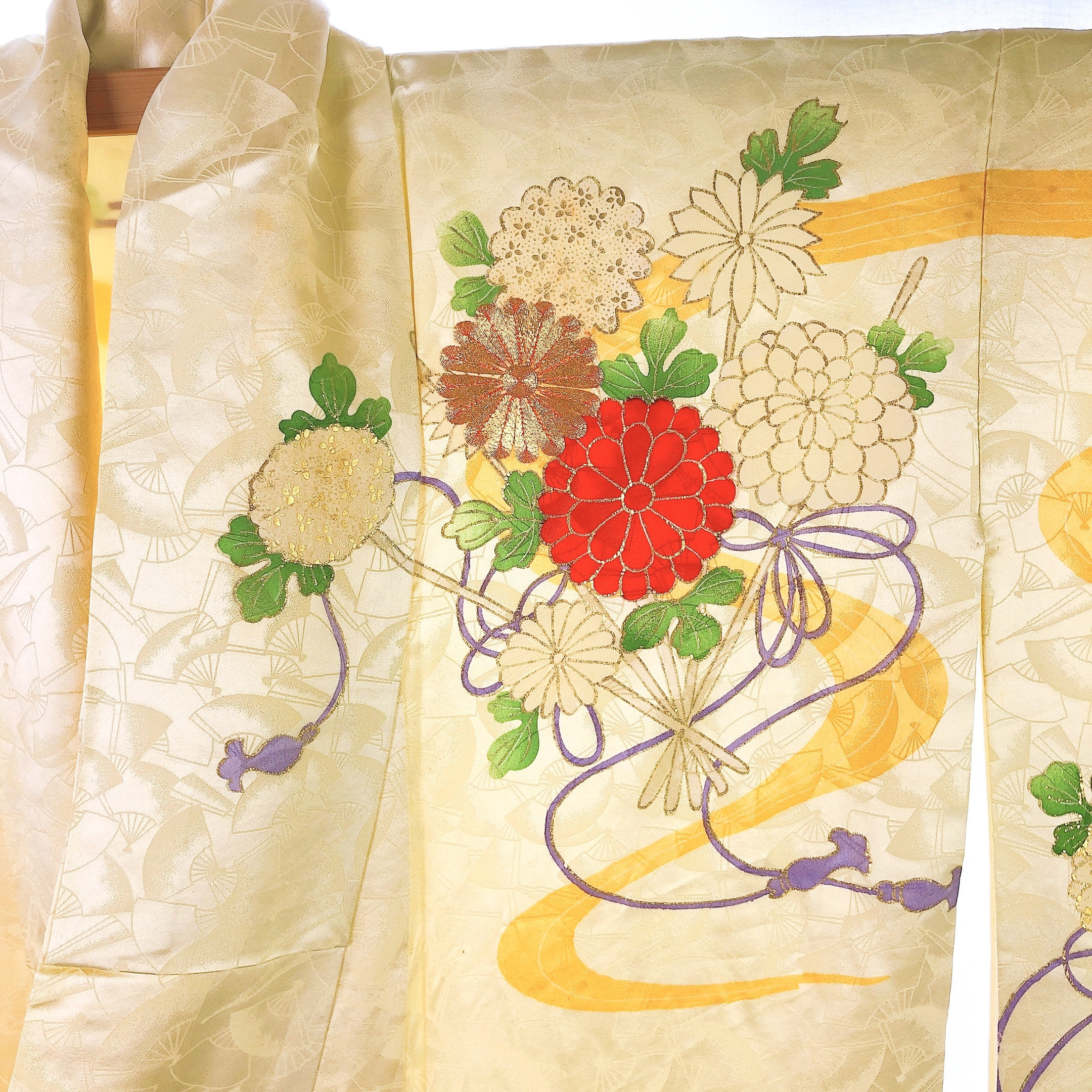 A Japanese Traditional Pastel Yellow Flower Silk Embroidered Furisode Kimono/japanese  Silk Robe Kimono/vintage Flower Kimono/made in Japan - Etsy