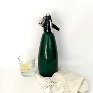 Vintage Green Soda Siphon Seltzer Bottle / Hunter Green Sparklets Soda Syphon Bottle / Vintage Barware / England / BOC Serial No. SHUW
