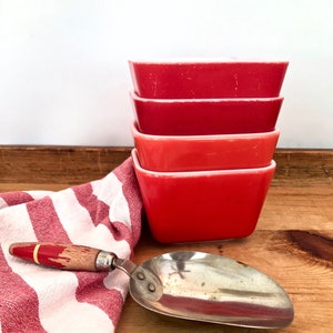2 x Vintage Pyrex Red Fridgies Without Lids / Primary Red Pyrex Refrigerator Storage / Pyrex Primary Colors 500 Series / Red Retro Kitchen