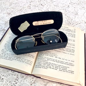 Art Deco American Optical Eyeglasses / 10K Gold Filled Rimless Spectacles / Wire Frame Glasses with Leather Case / C.1920-30s / Grandmacore