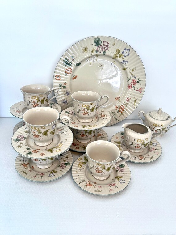 Mikasa Classic Elegance Wildflowers Tea Set / 7 Cups, 8 Saucers