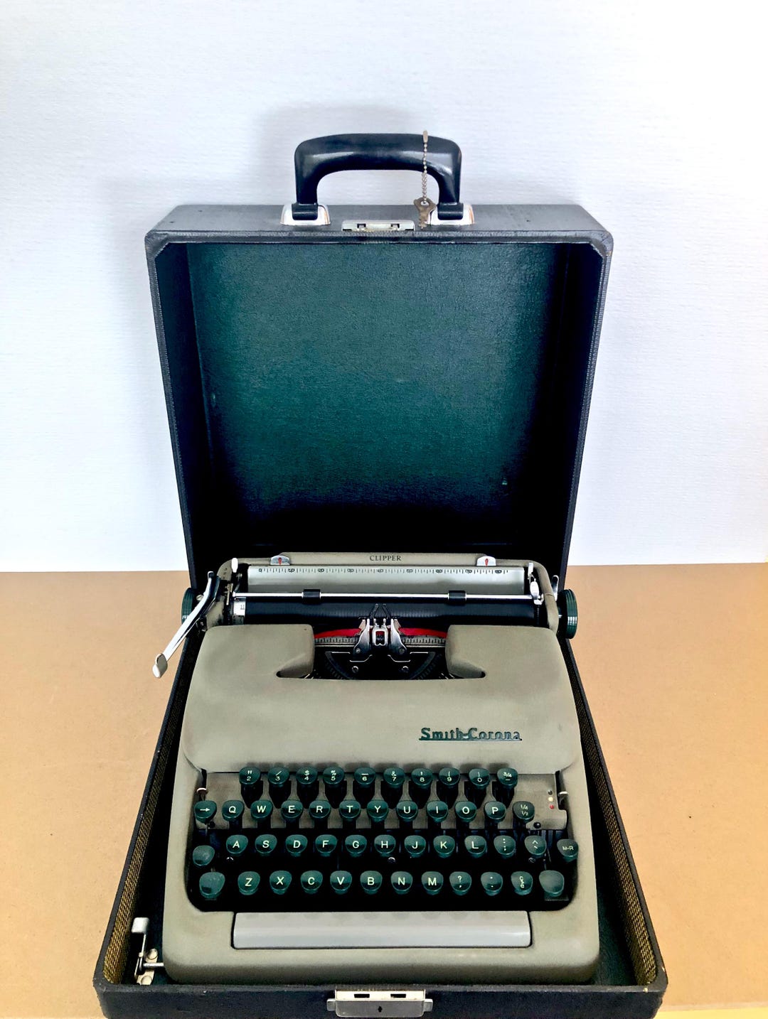 Working 1946 Smith Corona Clipper Typewriter With Case & Key