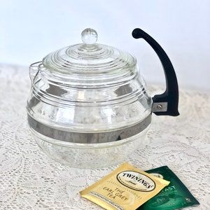 6 Cup Vintage Glass Ball Teapot / Unique Art Deco Style Glass Teapot / Ribbed Beehive Glass Teapot with Inverted Black Bakelite Handle