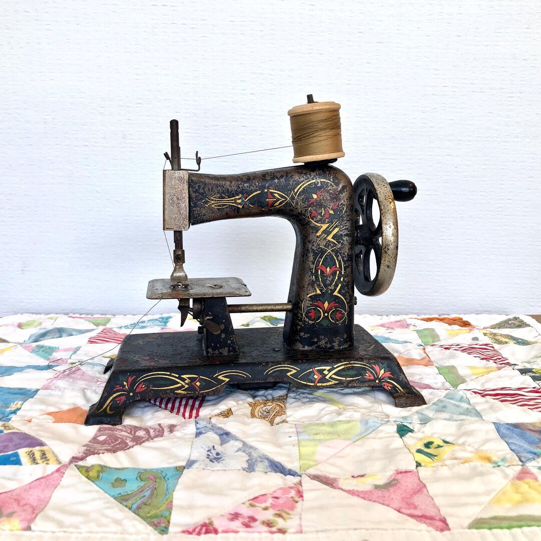 Antique German Miniature Toy Sewing Machine / Child's Sewing