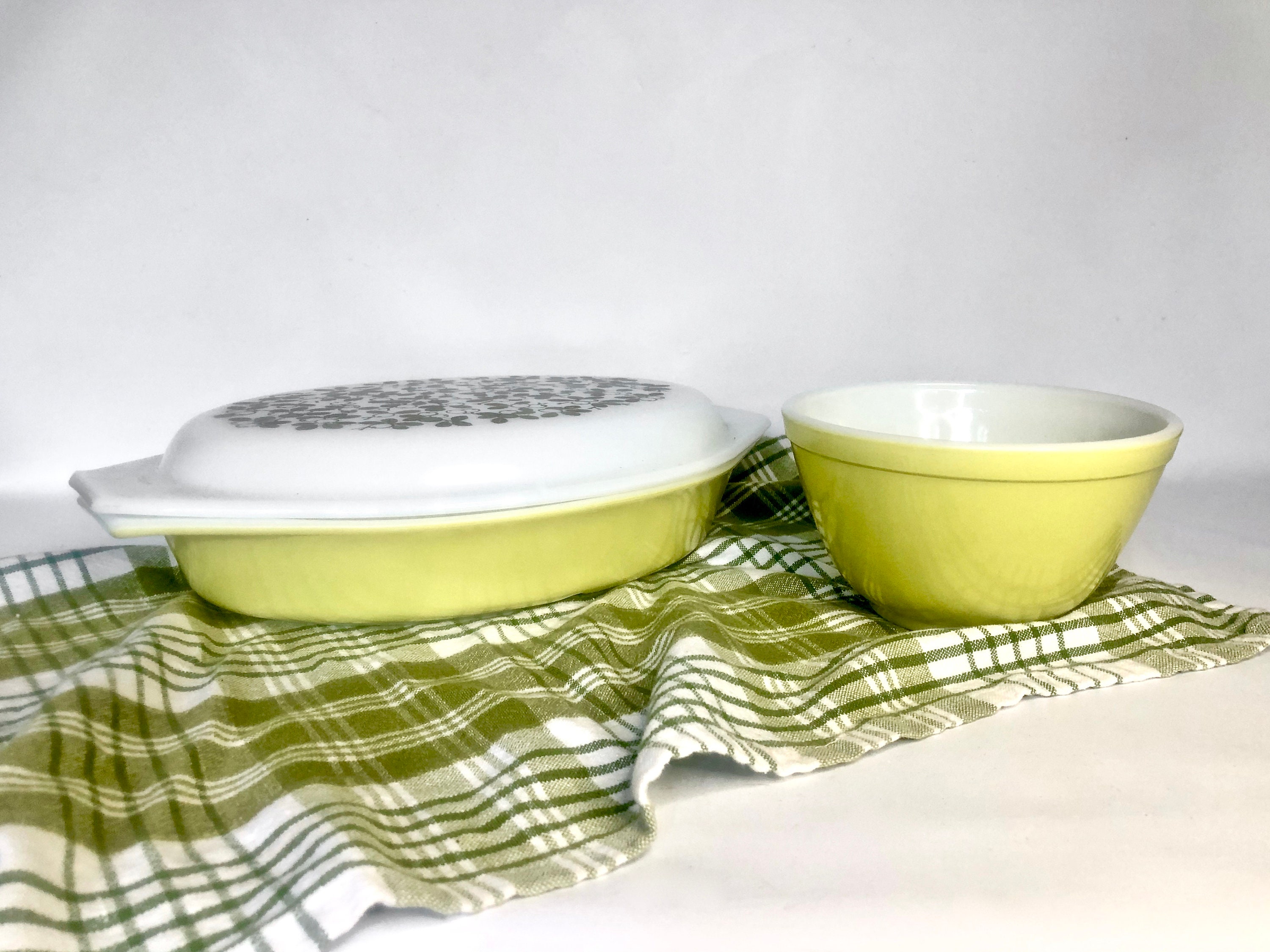 Vintage Pyrex / 1.5 Quart Verde Pattern Divided Dish With Lid & 1